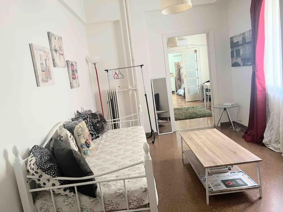 Amazing 3Bdr Apt With Unique Roof Garden In Plaka 아테네 외부 사진